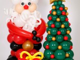 Weihnachtsmann und Christbaum