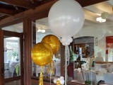Ballondekoration mit Riesenballon und Orbs